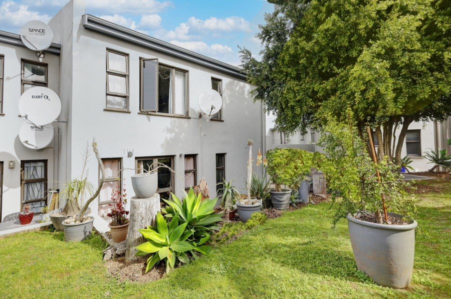 2 Bedroom Property for Sale in Bloemhof Western Cape